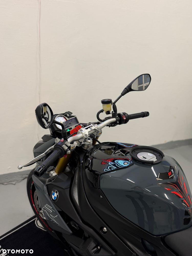 BMW S - 9