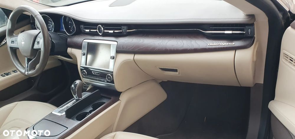 Maserati Quattroporte - 11