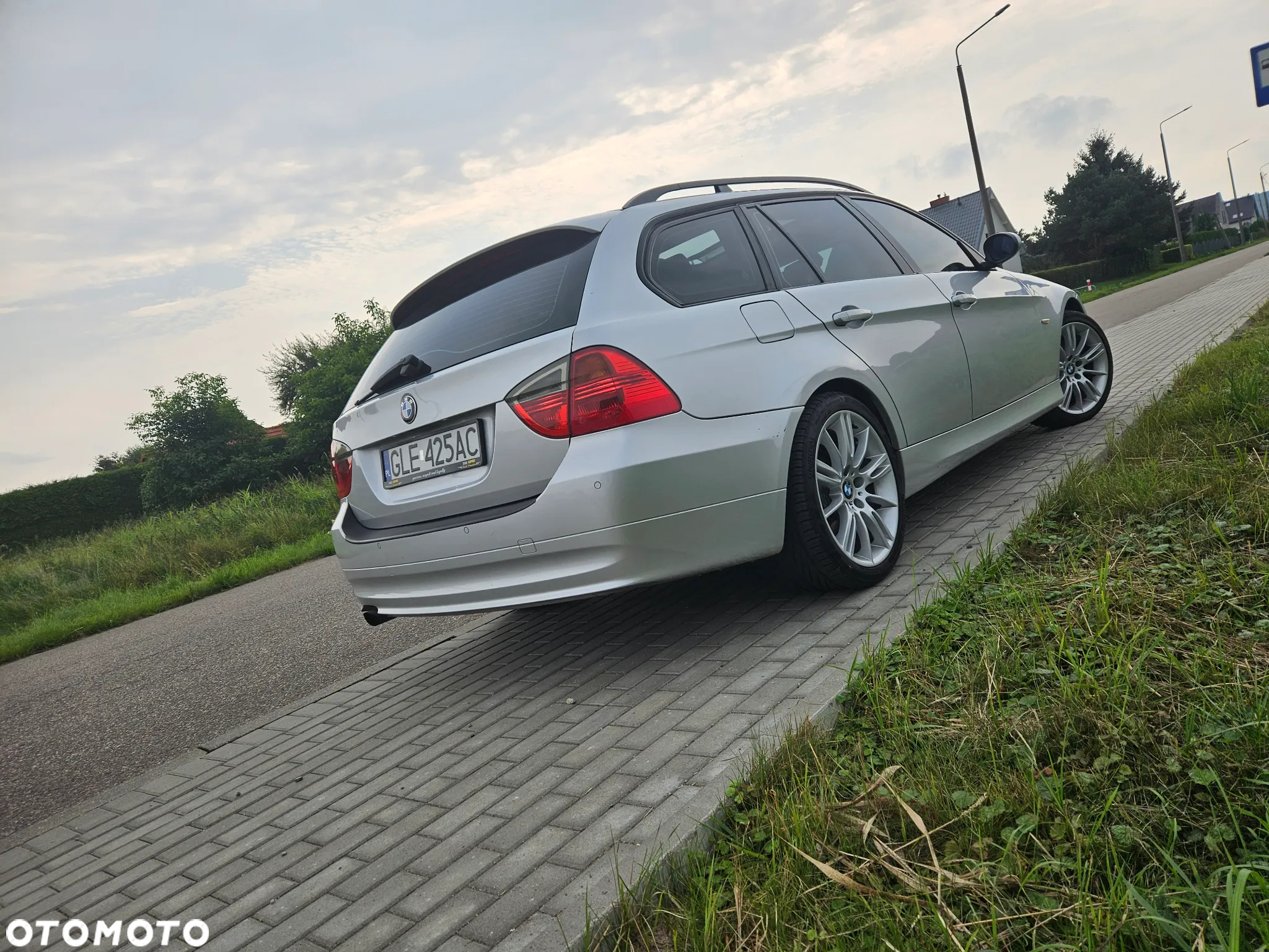 BMW Seria 3 320d DPF Touring - 4