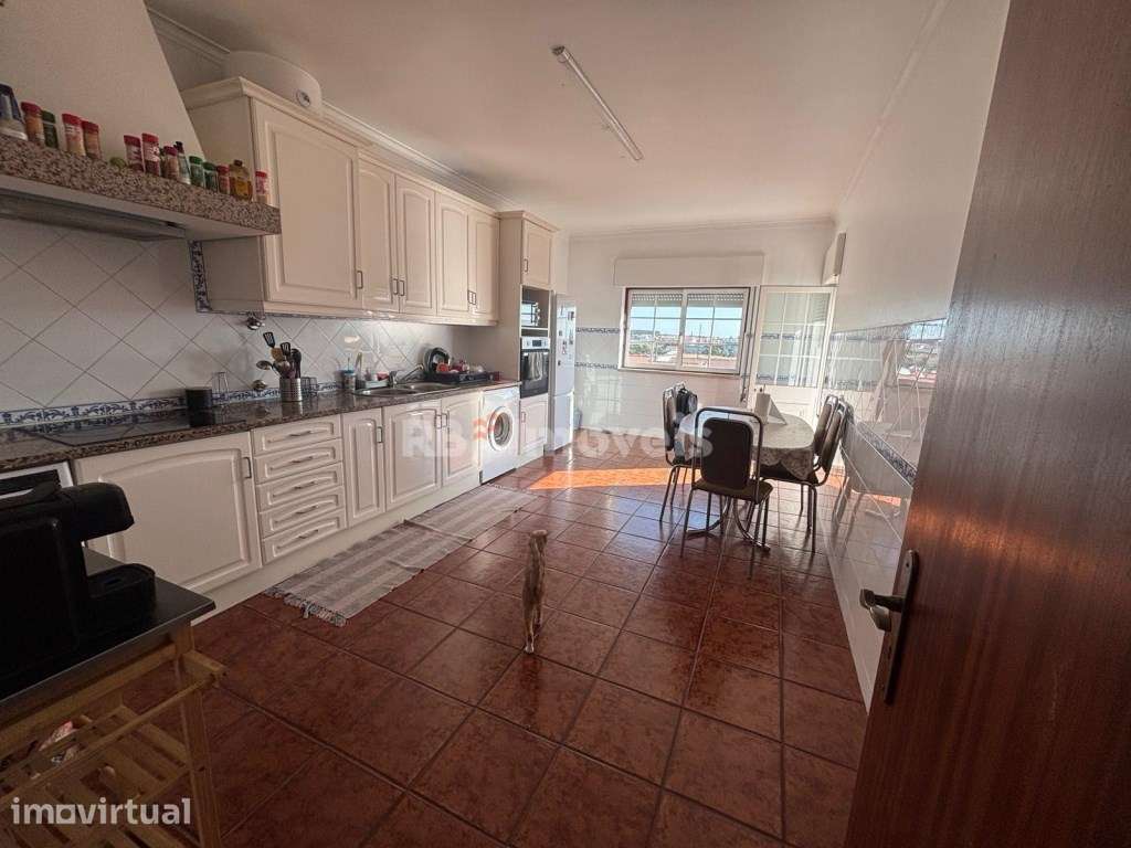 Apartamento T2 c/ Varanda e Sótão em Fazendas de Almeirim - Confort... - Grande imagem: 3/13