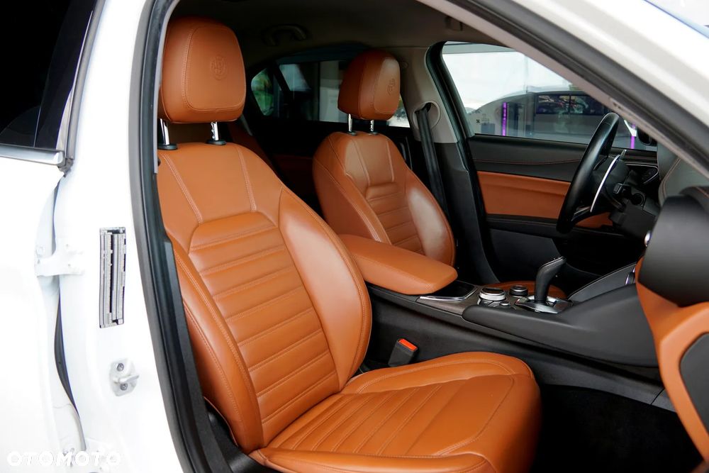 Alfa Romeo Giulia 2.0 Turbo Super - 24