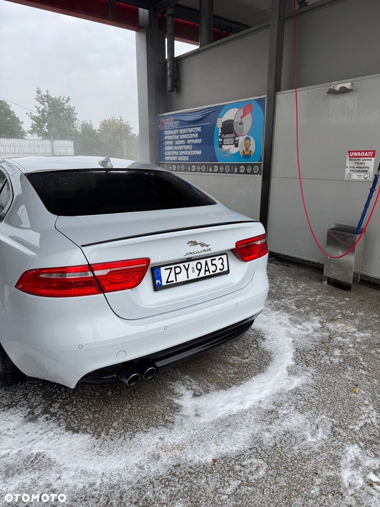 Jaguar XE 2.0 D R-Sport - 18