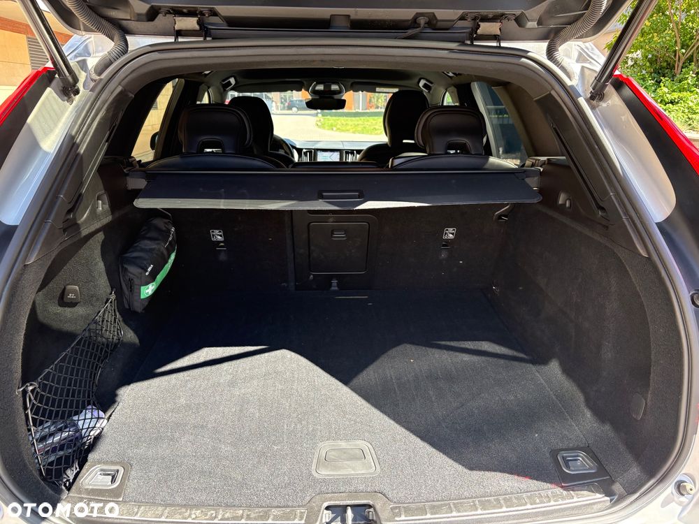 Volvo XC 60 B4 B Plus Dark - 4
