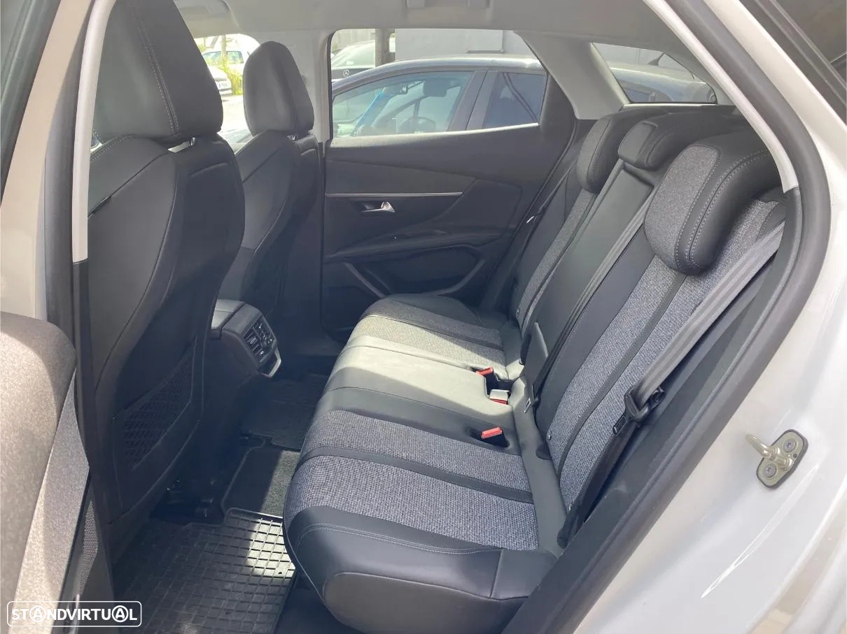 Peugeot 3008 BlueHDi 130 Stop & Start EAT8 Allure - 9