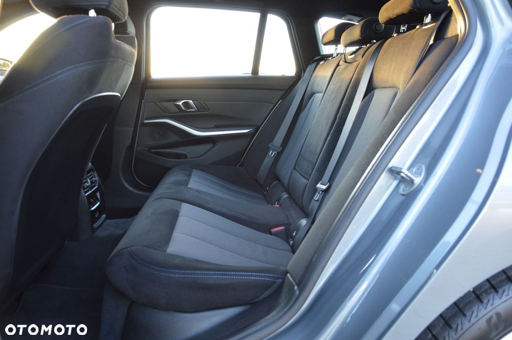 BMW Seria 3 330i xDrive M Sport sport - 13