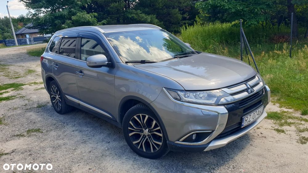 Mitsubishi Outlander 2.0 Instyle + 4WD CVT - 3