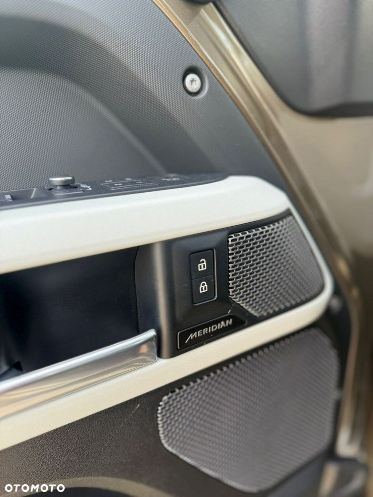 Land Rover Defender - 17