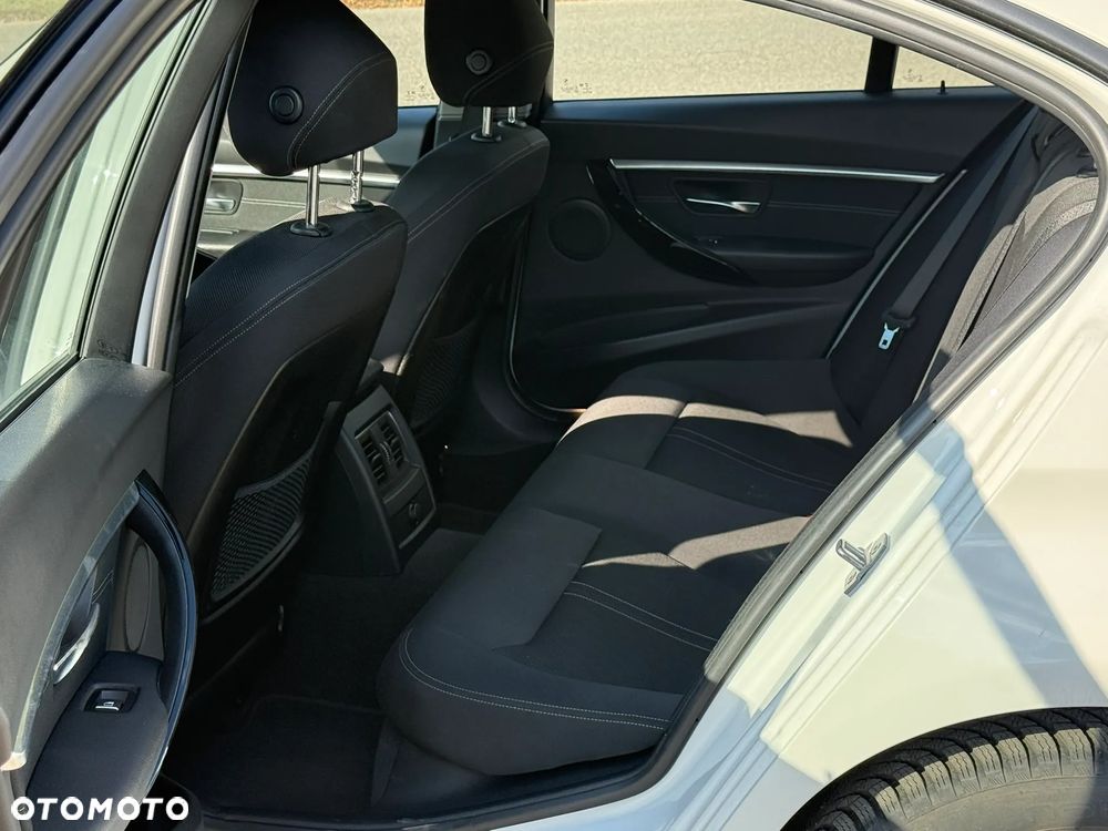 BMW Seria 3 318d - 9