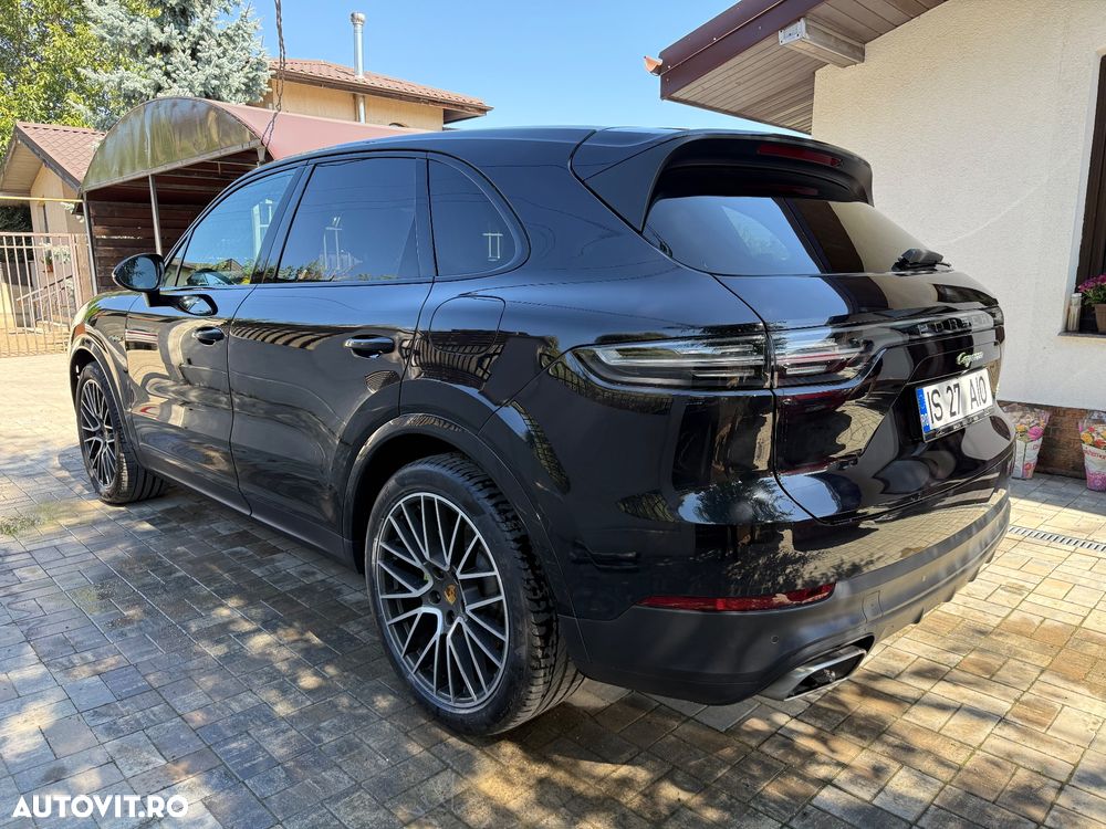 Porsche Cayenne - 4