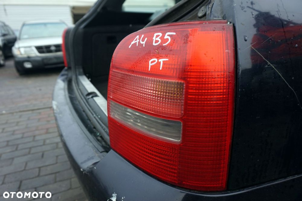LAMPA TYLNA PRAWA A4 B5 KOMBI  AUDI 1994-2001 - 1
