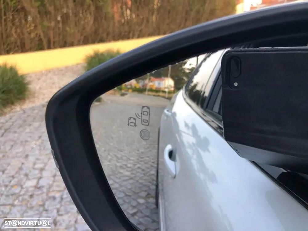 Peugeot e-2008 GT+ - 15
