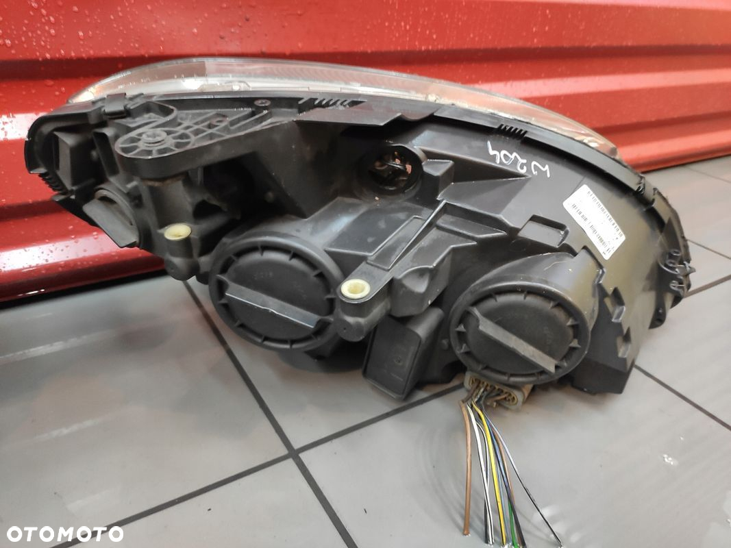 MERCEDES C-KLASA W204 LAMPA LEWA PRZÓD PRZEDNIA SOCZEWKA ORYGINAŁ UK - 7