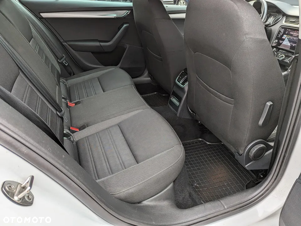 Skoda Octavia Combi 1.6 TDI DSG Style - 30