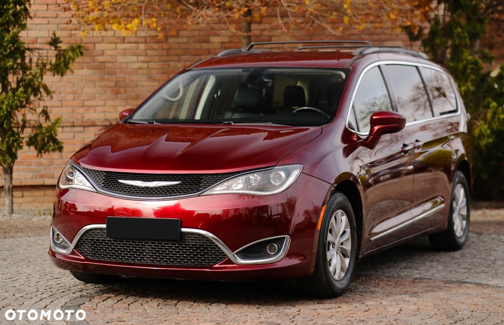 Chrysler Pacifica - 36