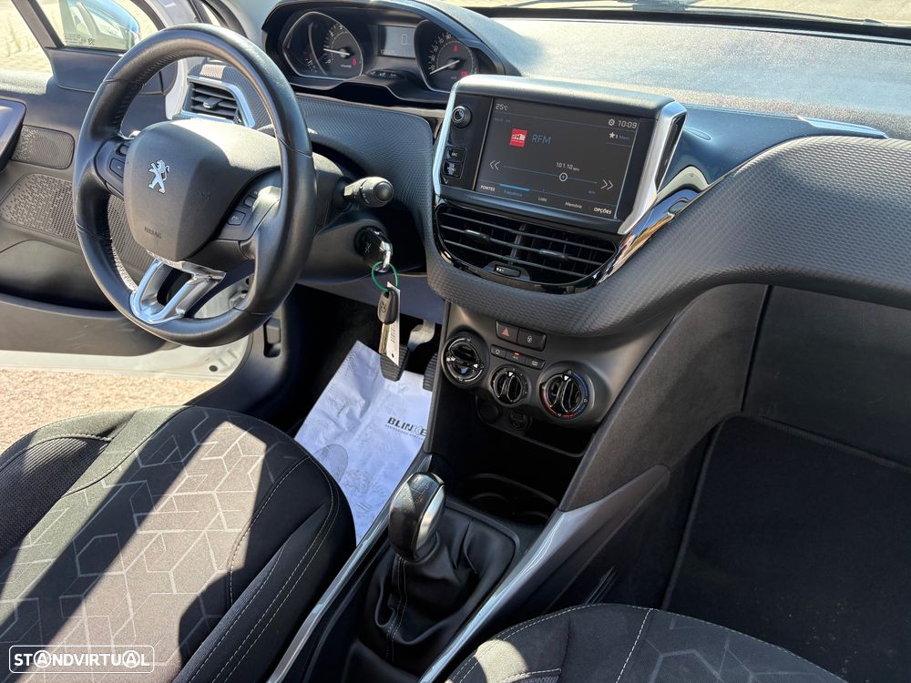 Peugeot 2008 1.2 PureTech Style - 24