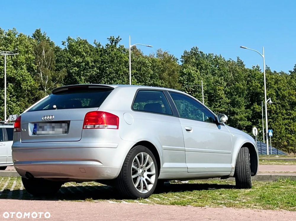 Audi A3 3-drzwiowe 1.6 FSI Attraction - 5