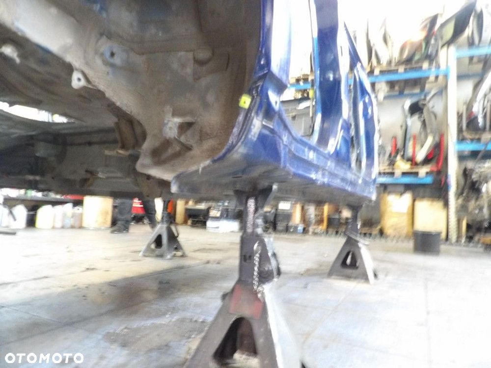 TOYOTA AVENSIS T27 LIFT SEDAN PRÓG PRAWY 8T5 - 2