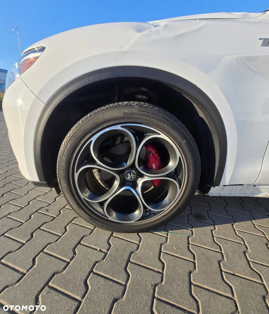 Alfa Romeo Stelvio 2.0 Turbo 16V AT8-Q4 Ti - 14