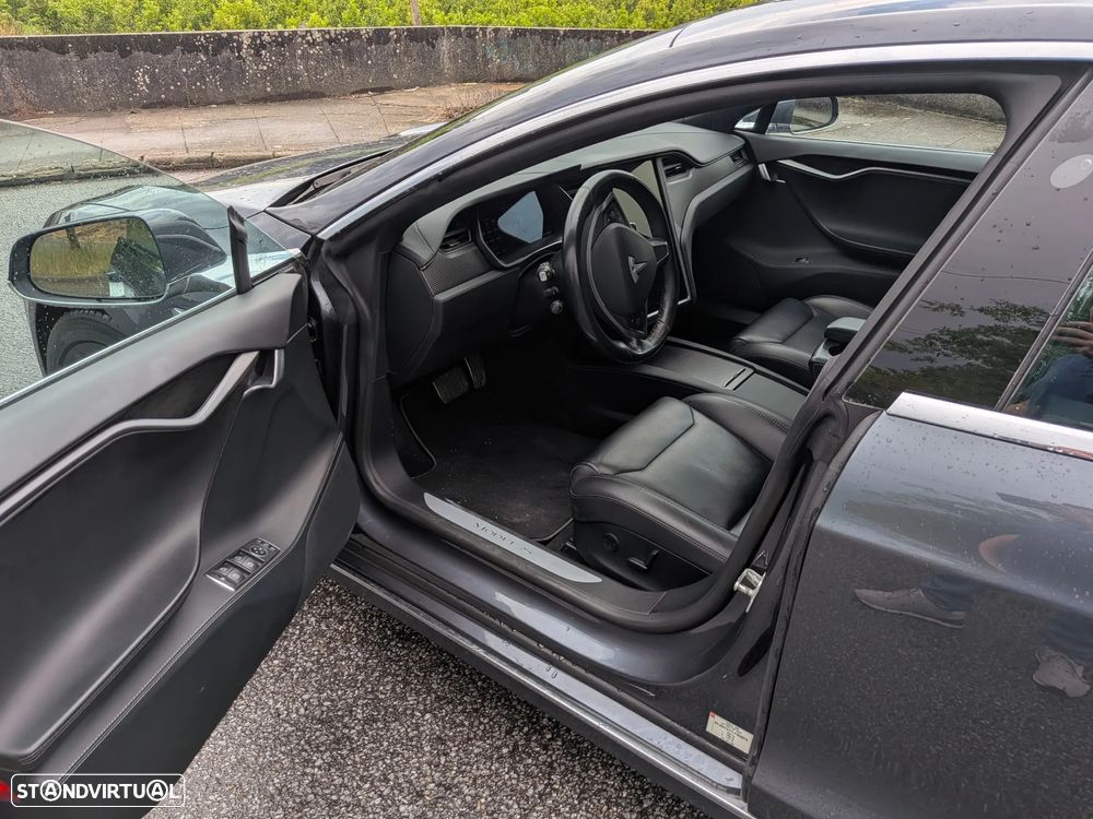 Tesla Model S Long Range - 11