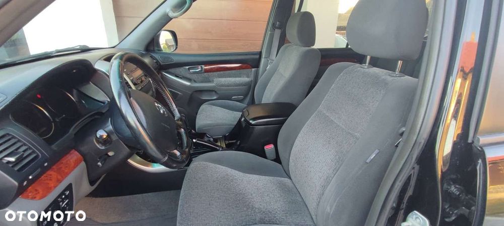 Toyota Land Cruiser - 10