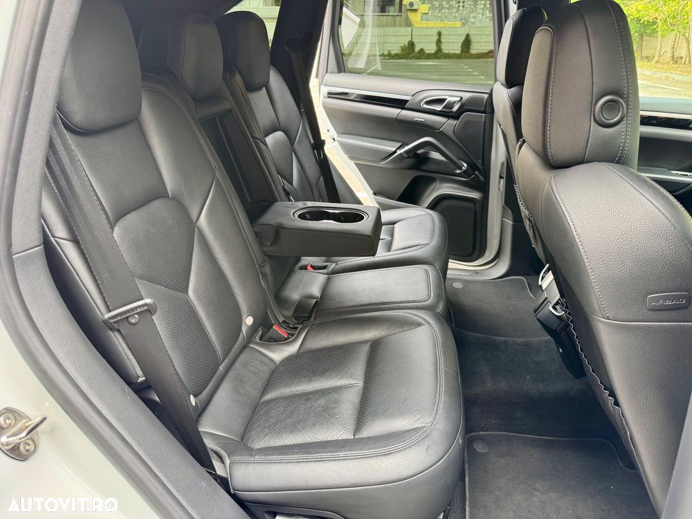 Porsche Cayenne Diesel Platinum Edition - 30