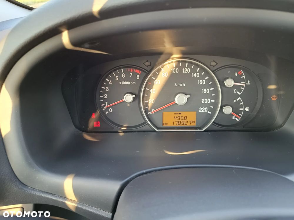 Kia Carens 2.0 EX - 8