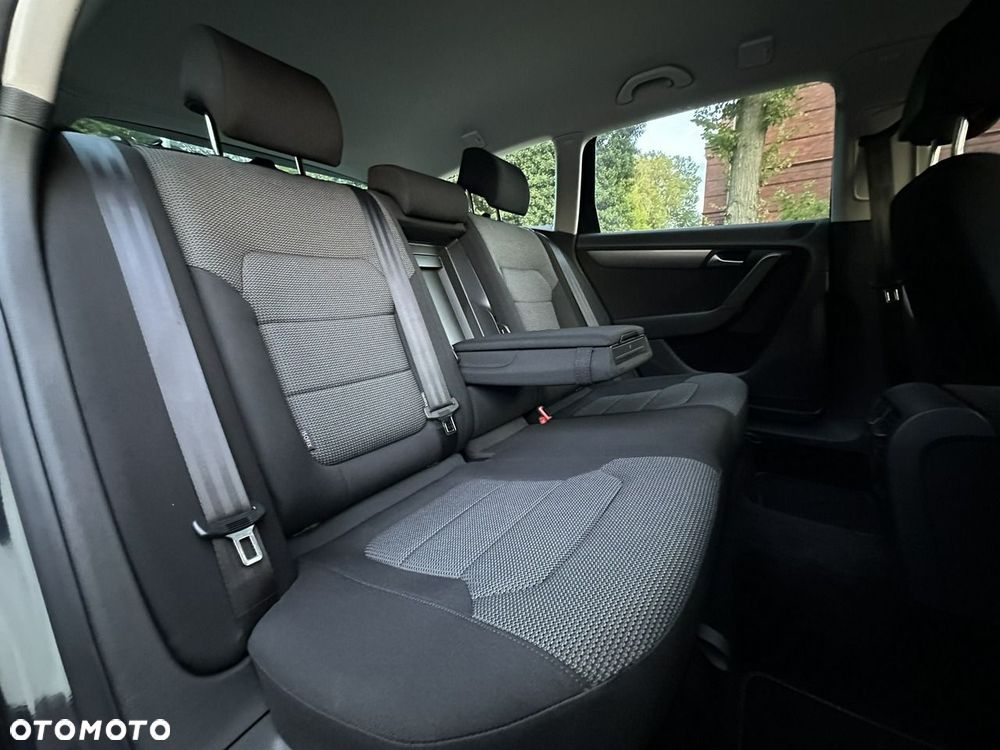 Volkswagen Passat - 11