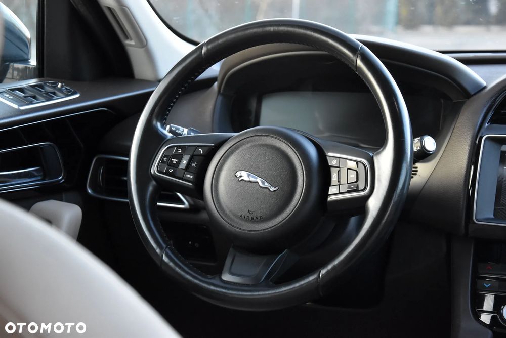 Jaguar F-Pace 2.0 i4D AWD R-Sport - 19