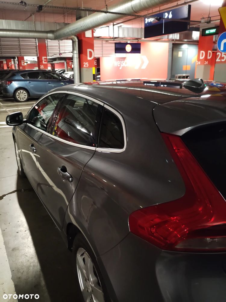 Volvo V40 D2 Drive-E R-Design Momentum - 5