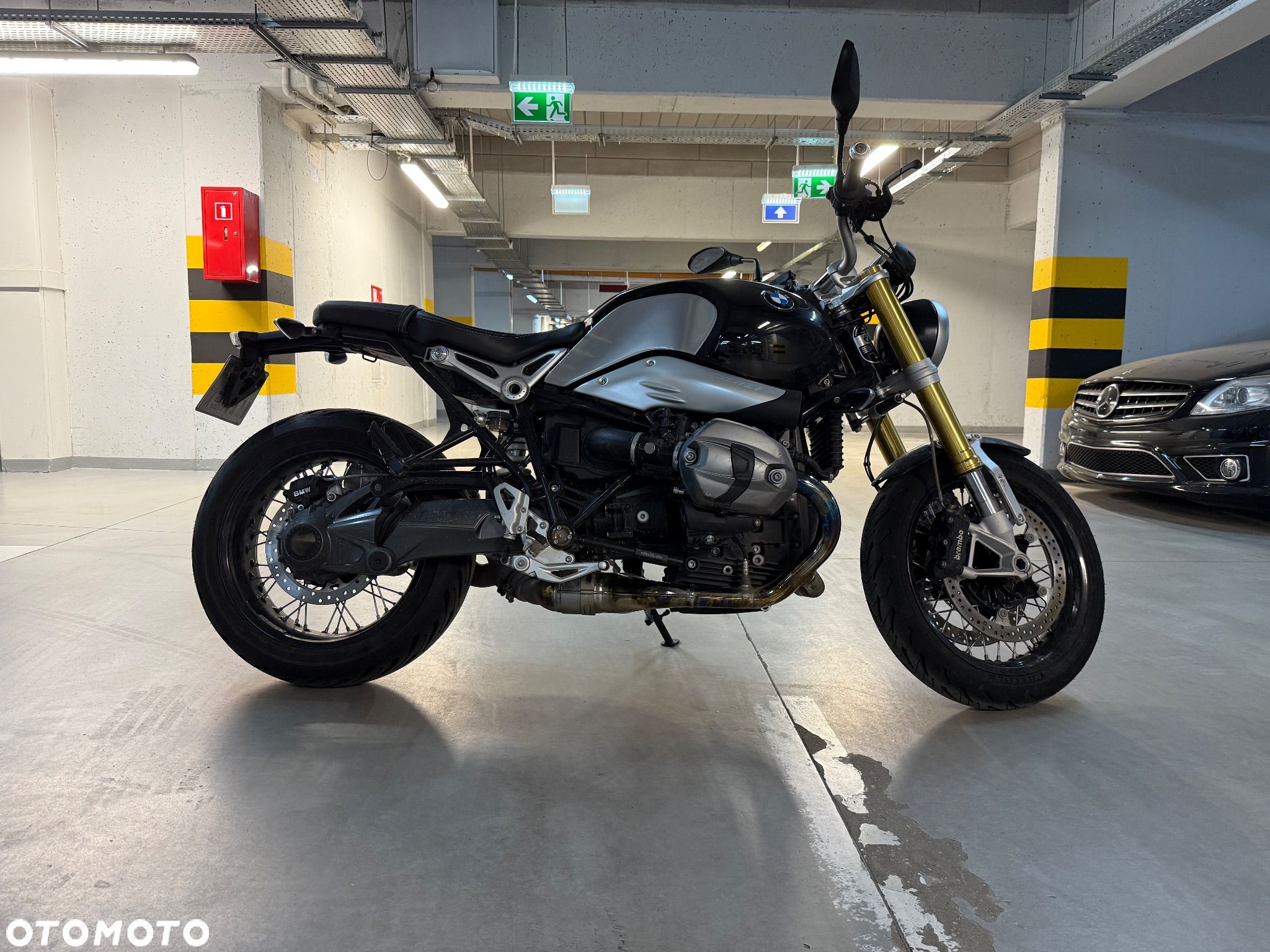 BMW R - 1