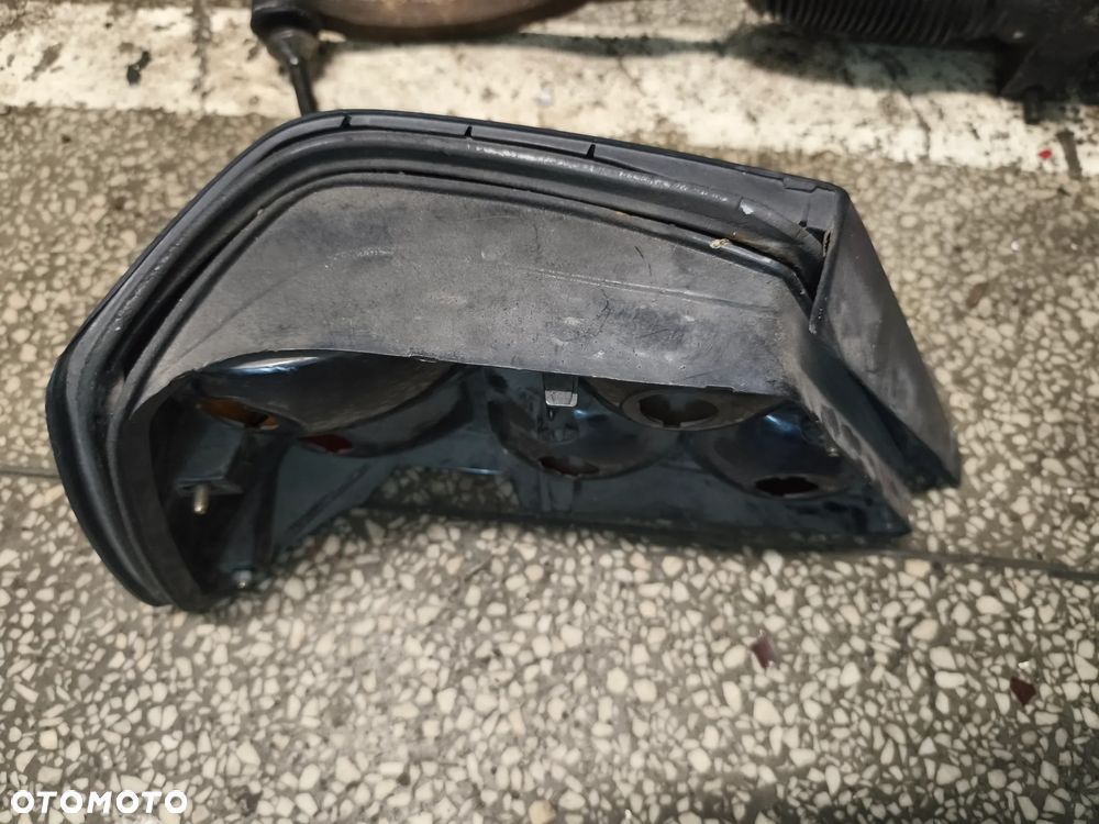 Lewarek zmiany biegów drzwi tył lampa sedan Mercedes w124 - 26
