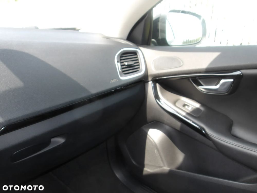 Volvo V40 D2 Summum - 9