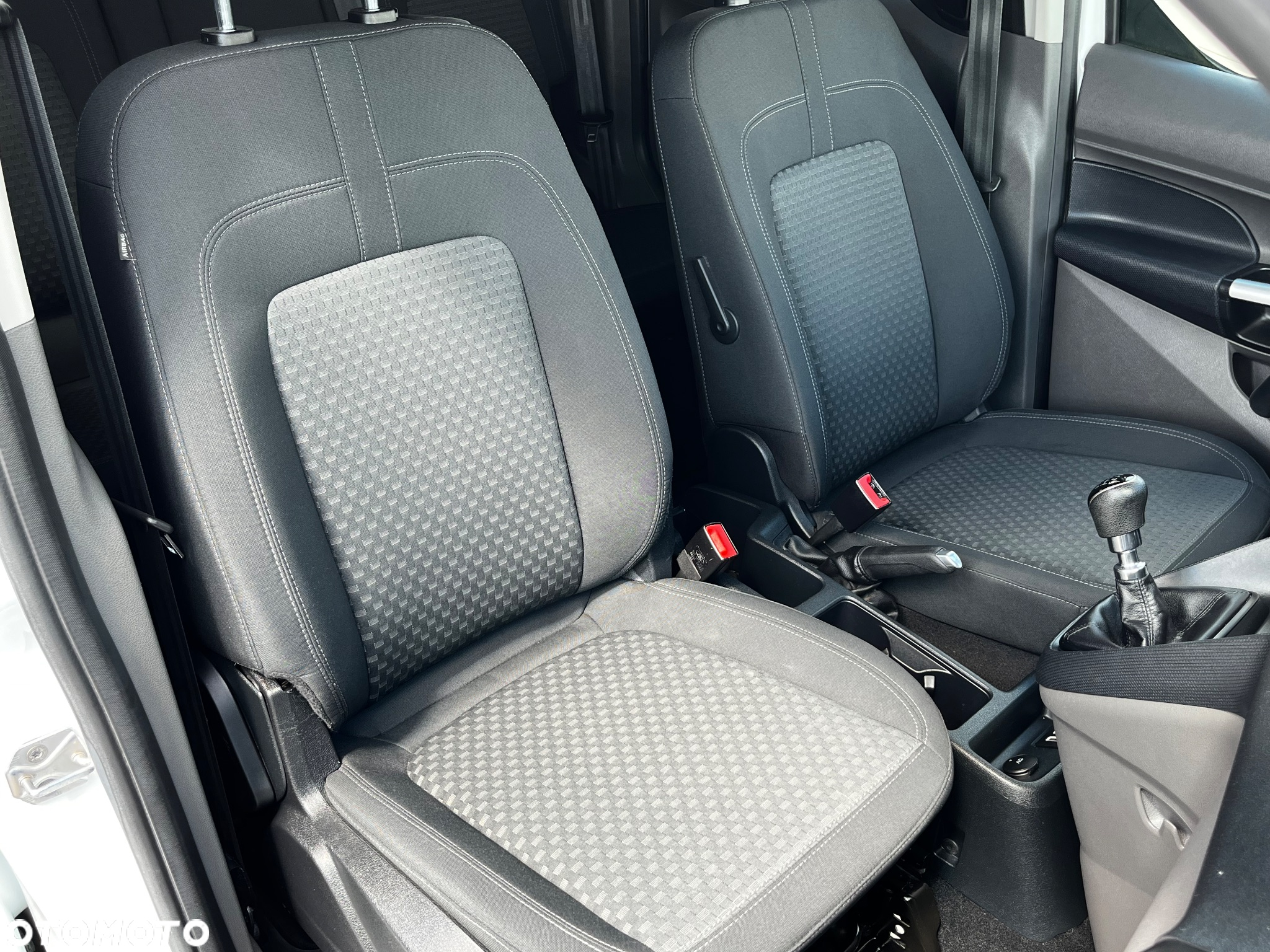 Ford Tourneo Connect - 31