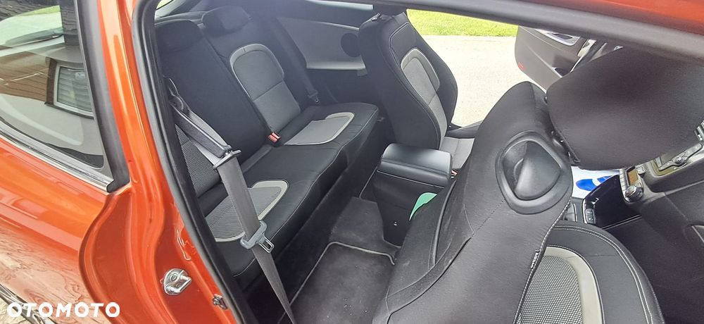 Kia Ceed 1.6 GDI ISG Platinum Edition - 32