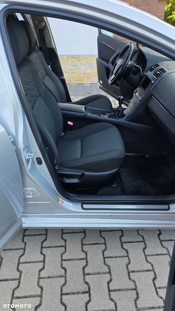 Toyota Avensis 2.0 Executive - 24