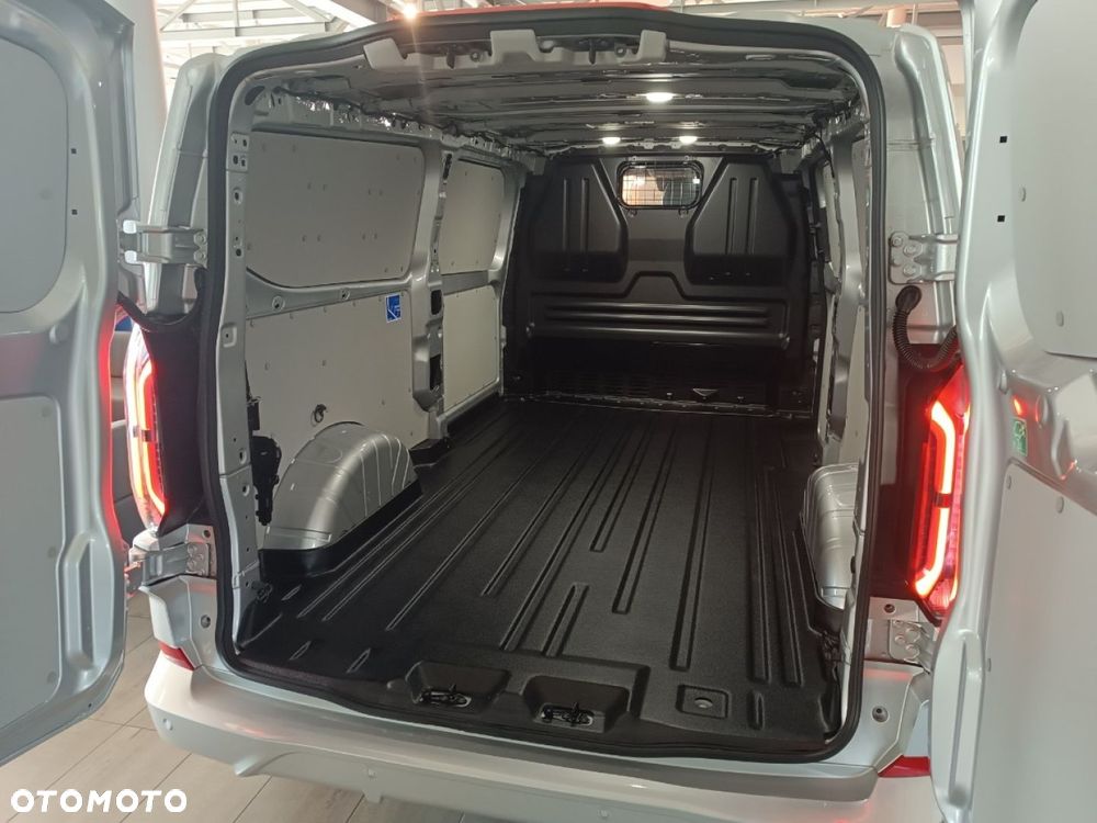 Ford Custom Van Sport - 6