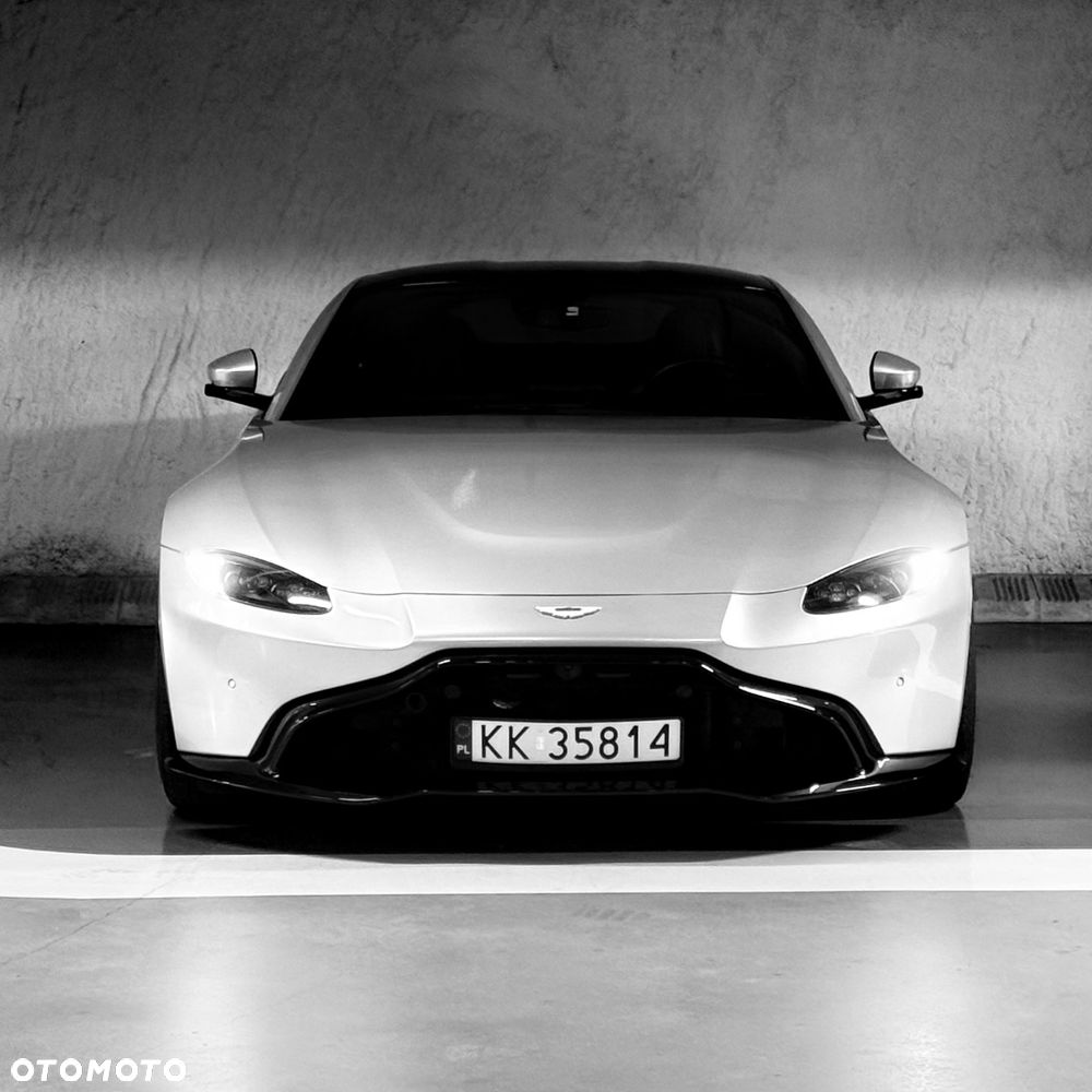 Aston Martin Vantage - 6