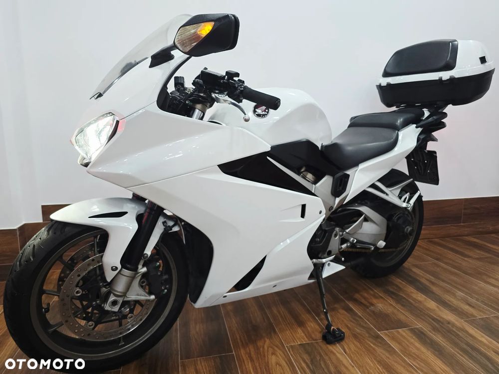 Honda VFR - 4