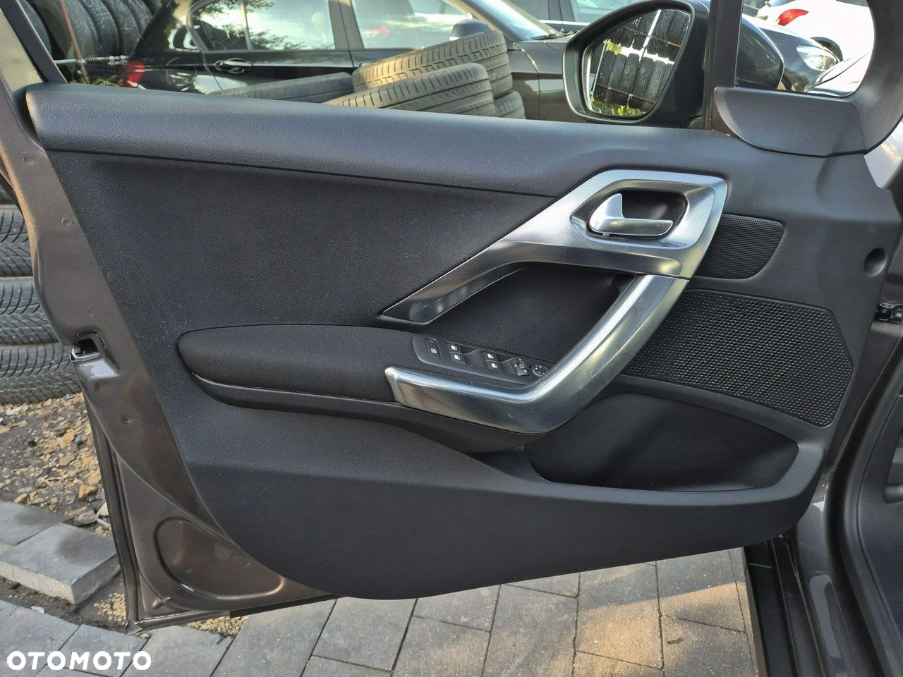 Peugeot 2008 - 11