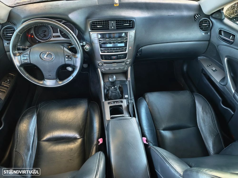 Lexus IS 220 d Luxury 2D - 14