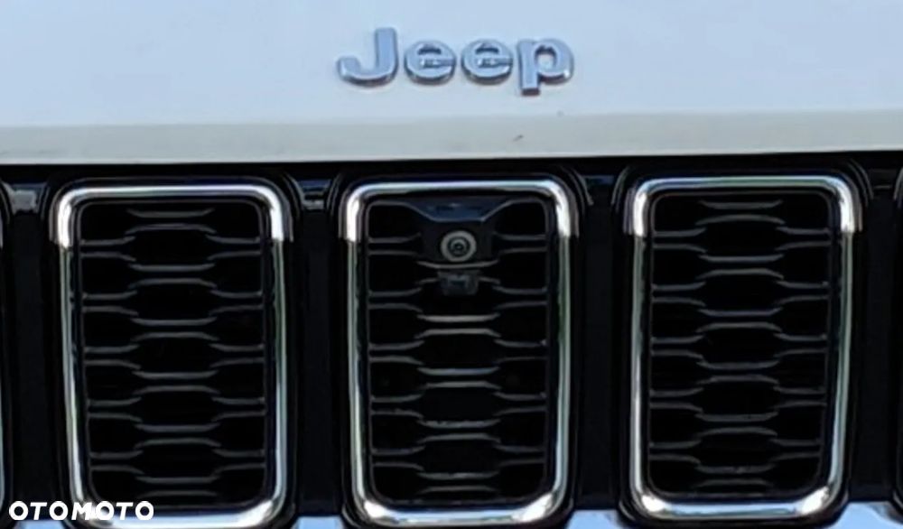 Jeep Grand Cherokee - 23