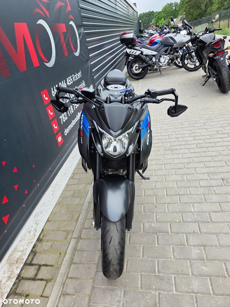 Suzuki GSX - 17