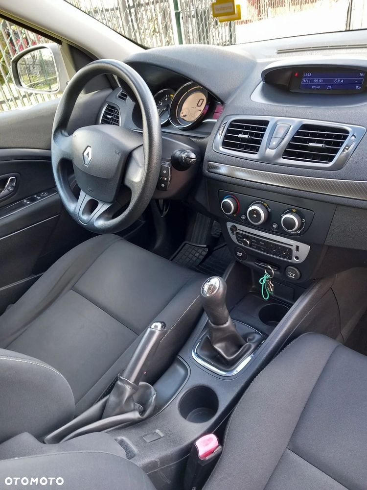 Renault Megane dCi 90 FAP Paris - 9