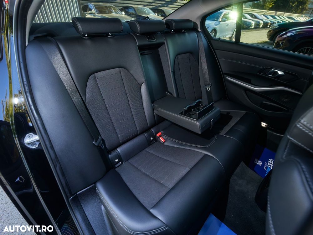 BMW Seria 3 320d AT MHEV - 32