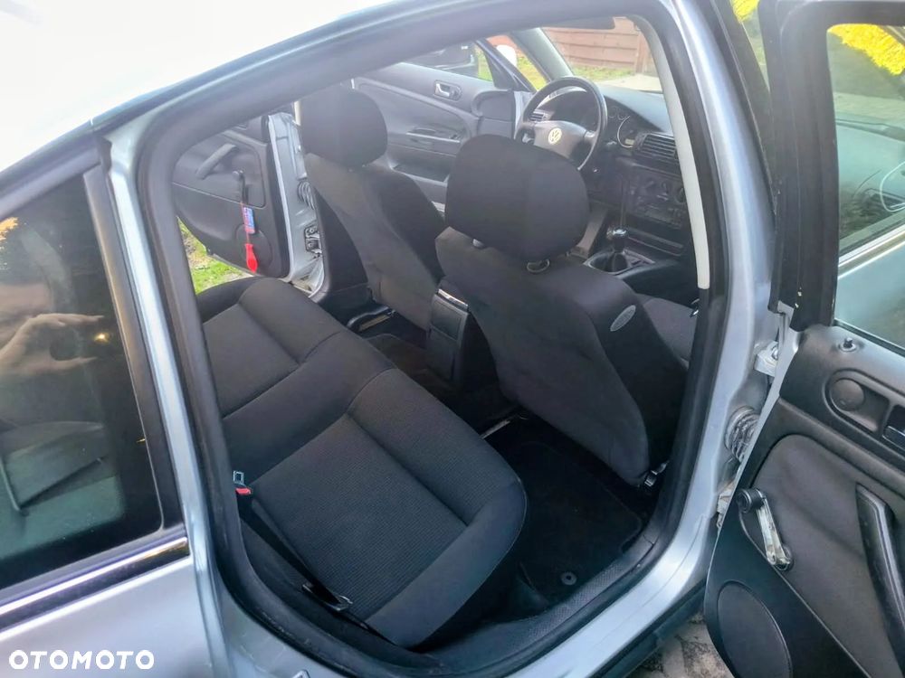 Volkswagen Passat 1.6 Basis - 3
