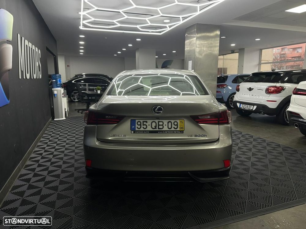 Lexus IS 300H Sport Edition - 9