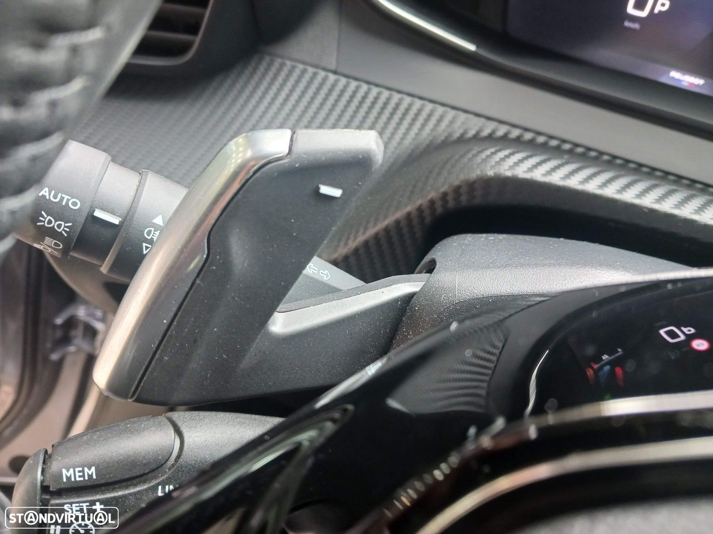 Peugeot 2008 1.2 PureTech Allure EAT8 - 23