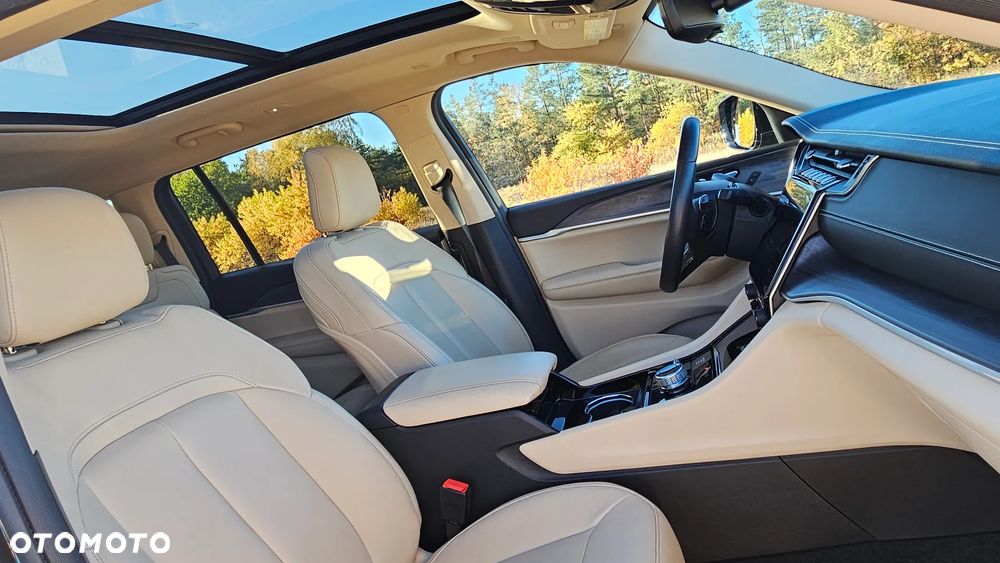 Jeep Grand Cherokee - 25