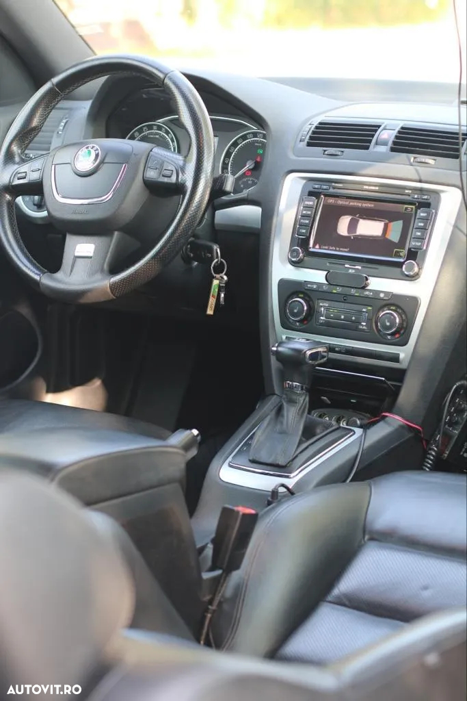 Skoda Octavia 2.0 TDI CR DPF DSG RS - 8