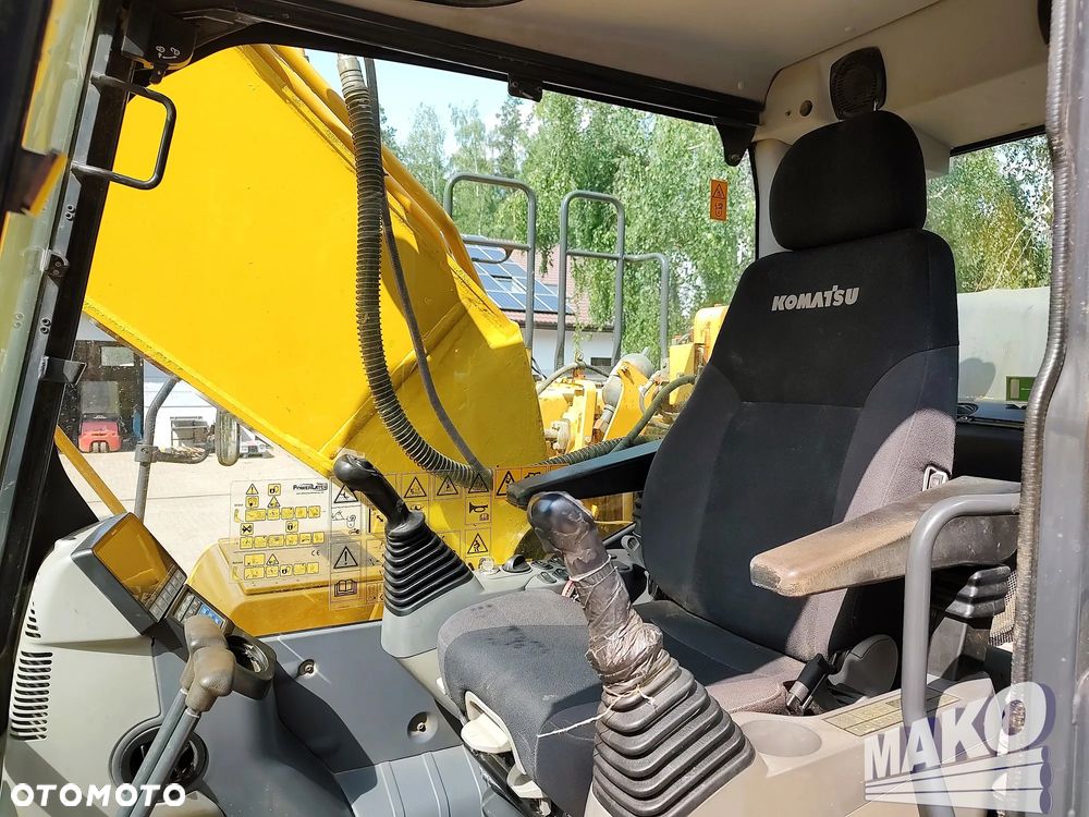 Komatsu PC240LC-10 - 9